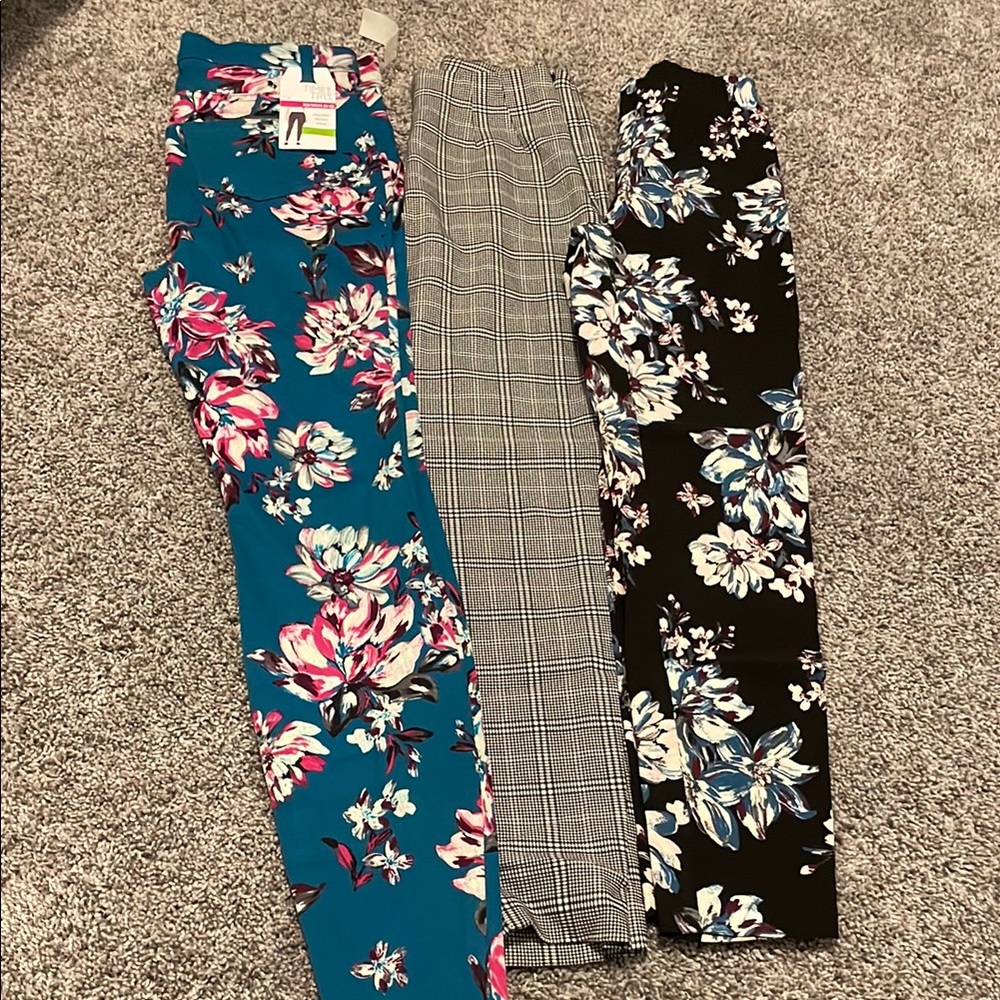 Women’s dress pants bundle size 2 Floral and Plaid Pants Set